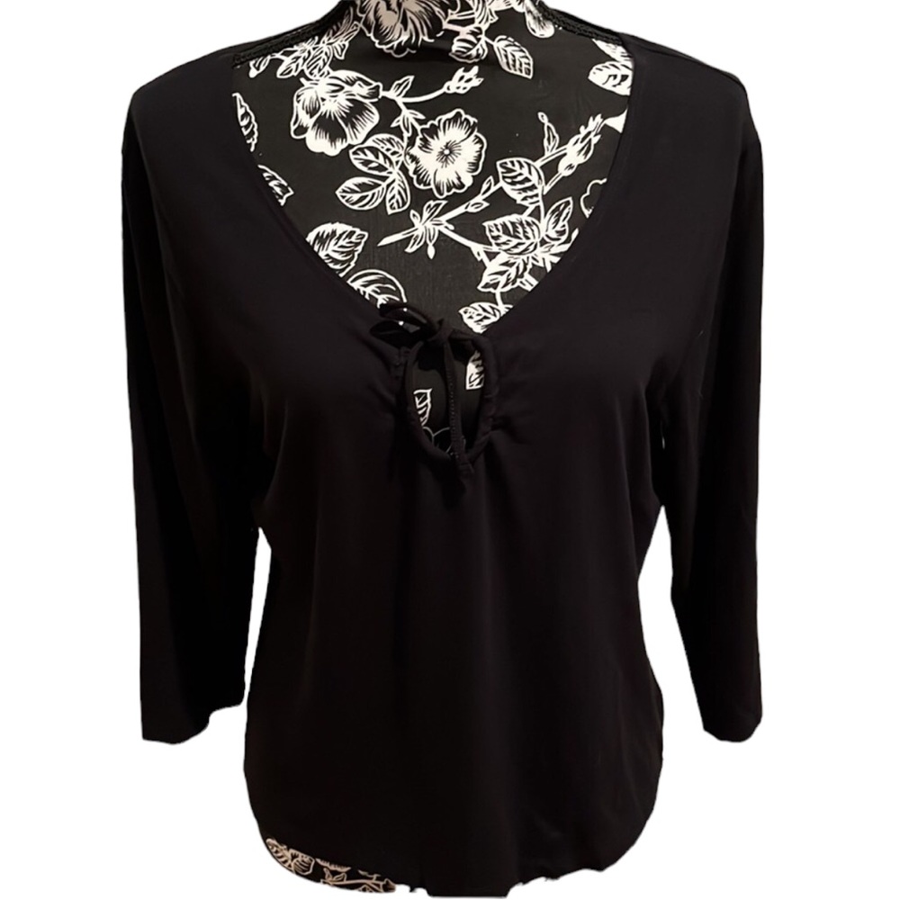 Gap XL black top 3/4 sleeve plunging neckline with optional ties has stretch